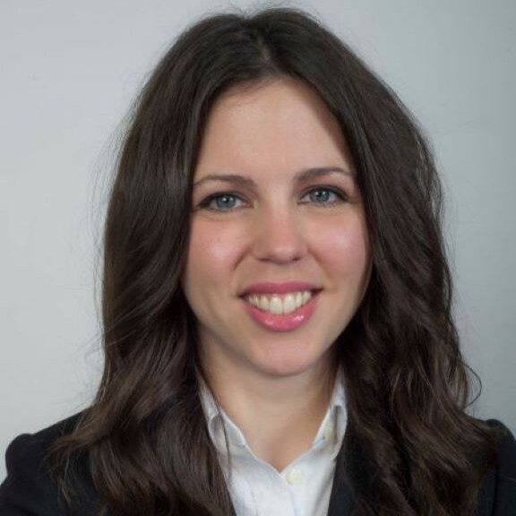 Alumni parent and communications strategist with expertise in brand storytelling, media relations, and executive voice.